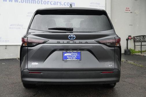 2025 Toyota Sienna LE