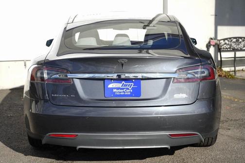 2016 Tesla Model S 70D