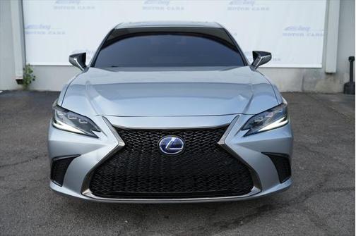 2022 Lexus ES 300h F SPORT