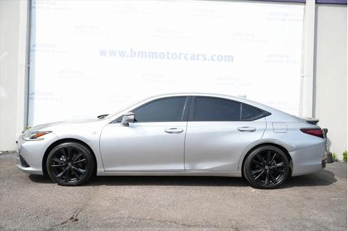 2022 Lexus ES 300h F SPORT