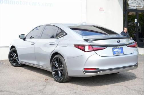 2022 Lexus ES 300h F SPORT