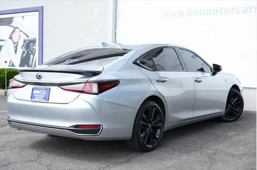 2022 Lexus ES 300h F SPORT