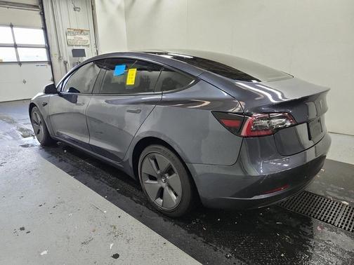 2022 Tesla Model 3 Standard Range