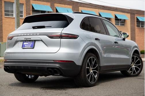 2022 Porsche Cayenne Base