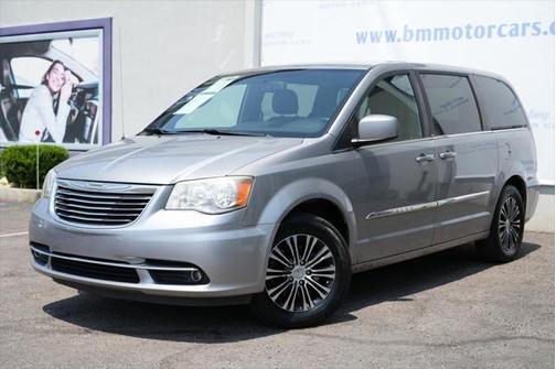 2013 Chrysler Town & Country S