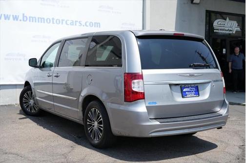 2013 Chrysler Town & Country S