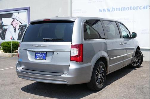 2013 Chrysler Town & Country S