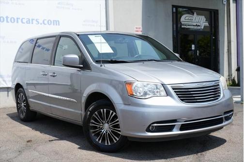 2013 Chrysler Town & Country S