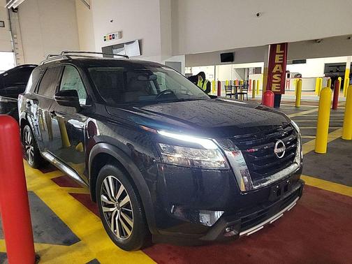 Super Black 2022 Nissan Pathfinder Platinum