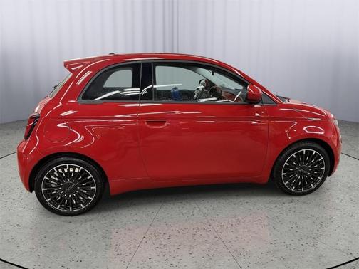 2024 FIAT 500e Base