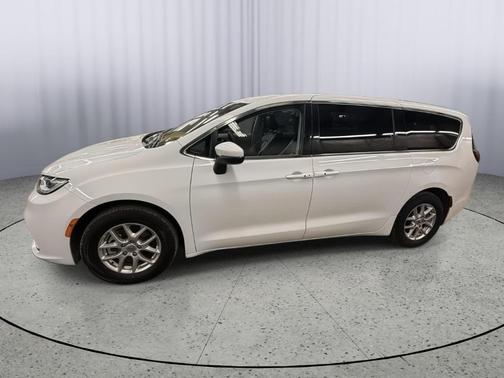 2023 Chrysler Pacifica Touring-L