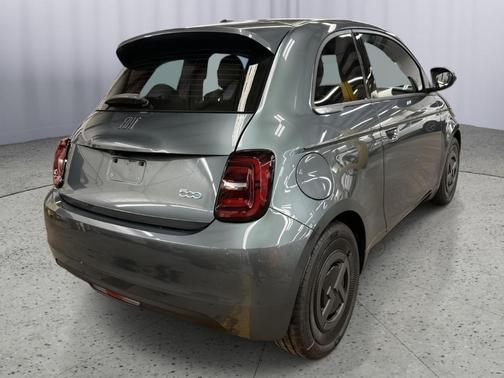 2025 FIAT 500e Base