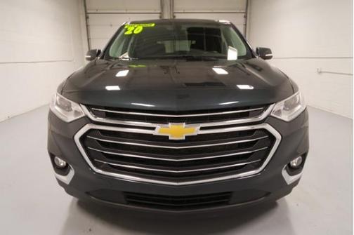 Photo 2 of 25 of 2020 Chevrolet Traverse LT Cloth
