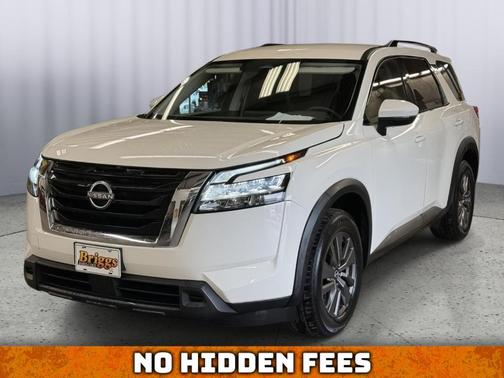 2022 Nissan Pathfinder SV