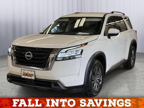 2022 Nissan Pathfinder SV