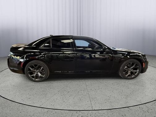 2022 Chrysler 300 Touring