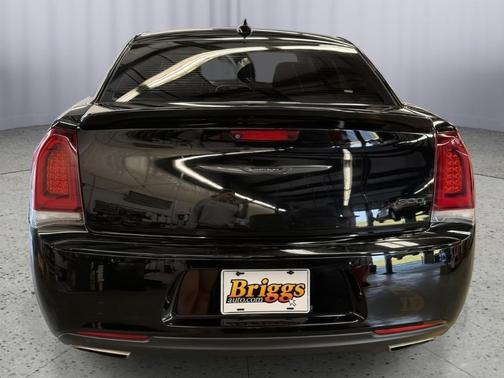 2022 Chrysler 300 Touring