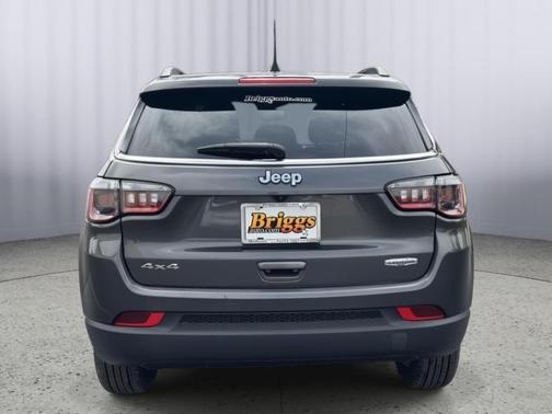 Granite Crystal 2024 Jeep Compass Latitude