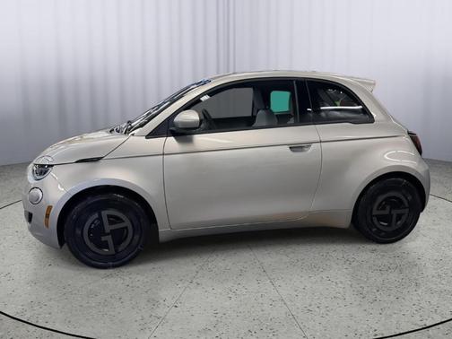 2025 FIAT 500e Base
