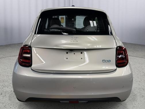 2025 FIAT 500e Base