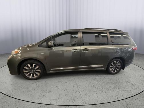 2018 Toyota Sienna XLE