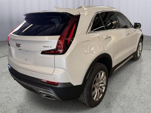 2022 Cadillac XT4 Premium Luxury