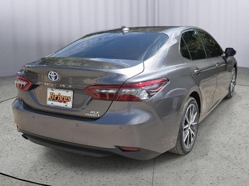 2023 Toyota Camry Hybrid XLE