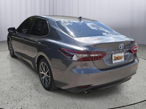 2023 Toyota Camry Hybrid XLE