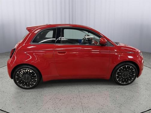 2024 FIAT 500e Base