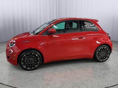 2024 FIAT 500e Base