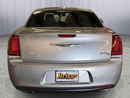 2018 Chrysler 300 S