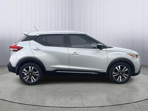 Brilliant Silver 2020 Nissan Kicks SR