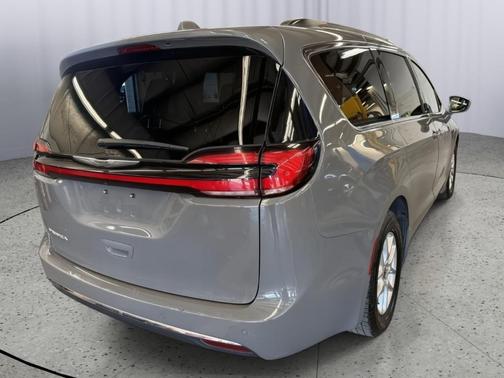 2022 Chrysler Pacifica Touring-L