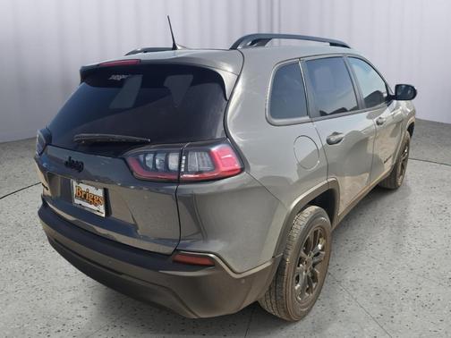 Sting Gray Clearcoat 2023 Jeep Cherokee Altitude Lux