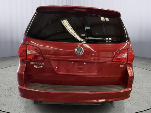 2012 Volkswagen Routan SE