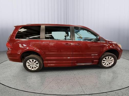 2012 Volkswagen Routan SE