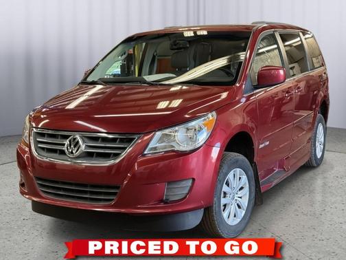 2012 Volkswagen Routan SE