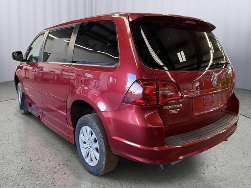 2012 Volkswagen Routan SE