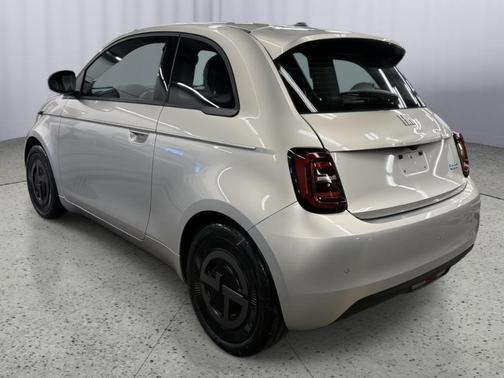 2025 FIAT 500e Base