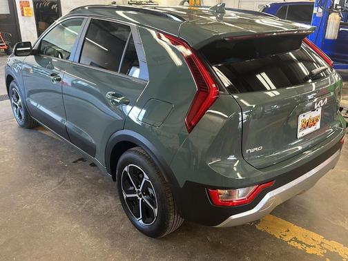 2025 Kia Niro EX