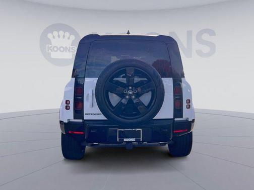 2024 Land Rover Defender 110 P400 X-Dynamic SE