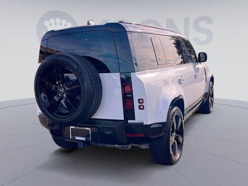 2024 Land Rover Defender 110 P400 X-Dynamic SE