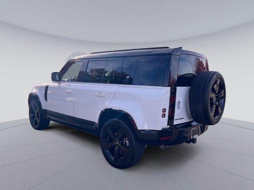 2024 Land Rover Defender 110 P400 X-Dynamic SE