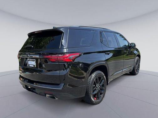 Mosaic Black Metallic 2022 Chevrolet Traverse Premier