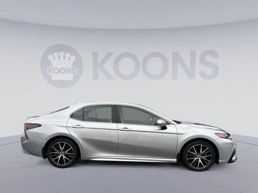 2024 Toyota Camry Hybrid SE