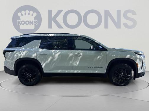 Summit White 2026 Chevrolet Traverse LT