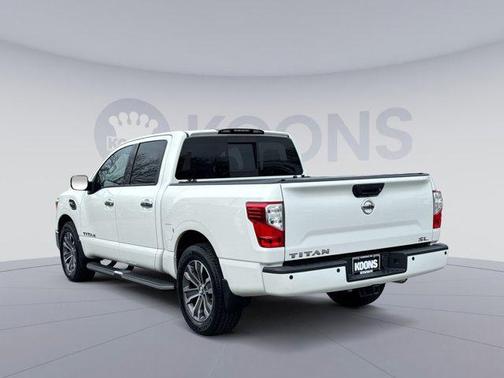 2017 Nissan Titan SL