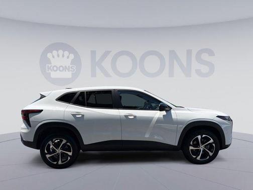 Summit White 2024 Chevrolet Trax FWD 1RS