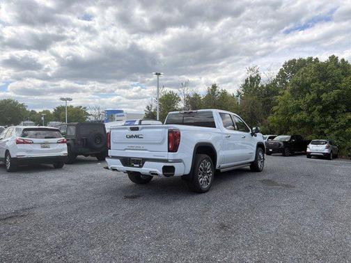 Glacier White Tricoat 2026 GMC Sierra 1500 Denali Ultimate