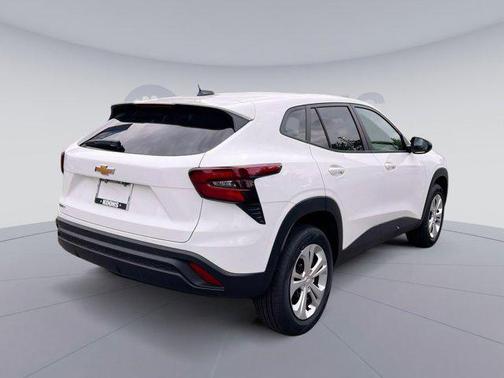 2025 Chevrolet Trax LS